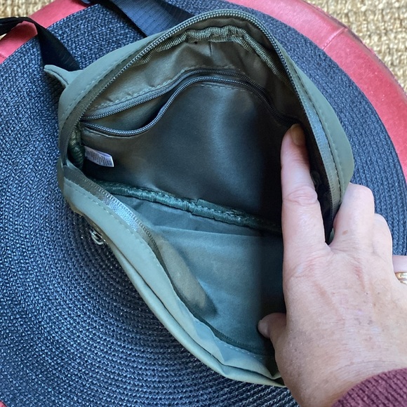 Obe crossbody like new - Picture 3 of 4